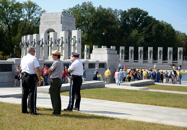 Kriegsveteranen protestieren vor dem World War II Memorial in Washington. Die Bilder.
