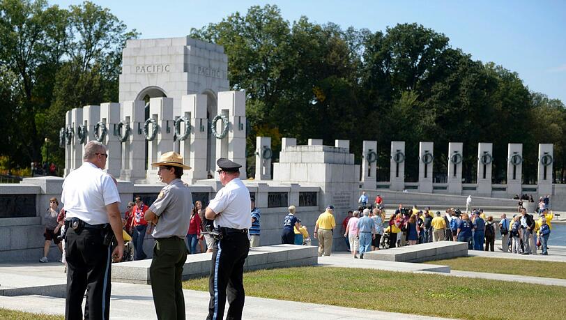 Kriegsveteranen protestieren vor dem World War II Memorial in Washington. Die Bilder. Kriegsveteranen protestieren vor dem World War II Memorial in Washington. Die Bilder.