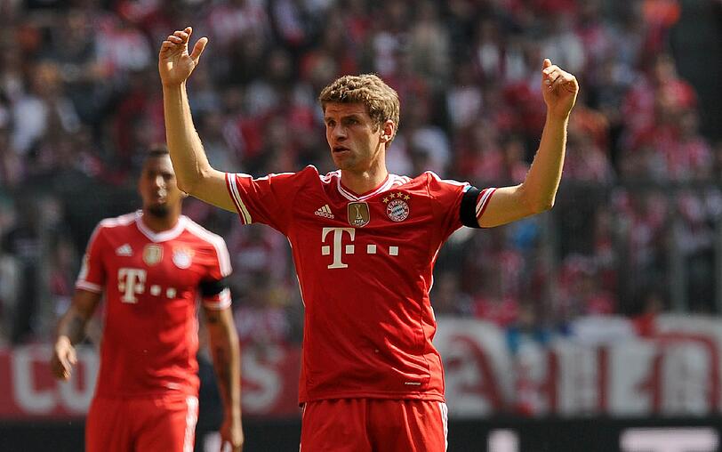 THOMAS MÜLLER NOTE 3
Wuselig, aber umständlicher als Pizarro und Ribéry. Top seine Kopfballverlängerung vor Pizarros 2:2. Pech mit akrobatischem Kopfball ans Lattenkreuz (85.). Fixstarter gegen Real? Aber für wen?