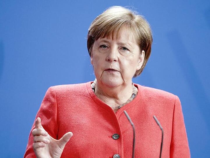 Bundeskanzlerin Angela Merkel schließt Lockerungen im Fußball aus.