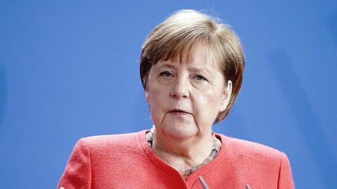 Bundeskanzlerin Angela Merkel schließt Lockerungen im Fußball aus.