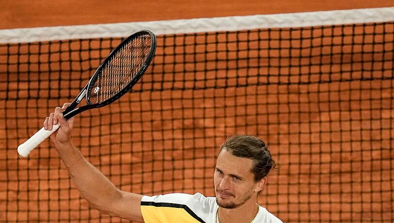 Alexander Zverev jubelt über seinen Sieg in Paris.
