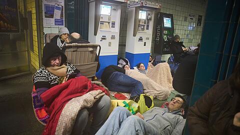 Fast jede Nacht raubt Luftalarm den Menschen auch in Kiew den Schlaf.