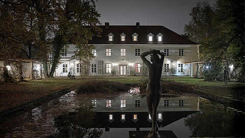 Gartenseite der sogenannten "Präsidentenvilla" auf dem Gelände des Bundesnachrichtendienstes (BND) in Pullach bei München.