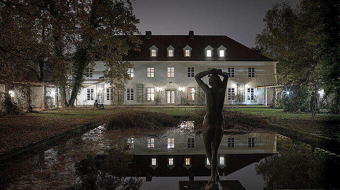 Gartenseite der sogenannten "Präsidentenvilla" auf dem Gelände des Bundesnachrichtendienstes (BND) in Pullach bei München.