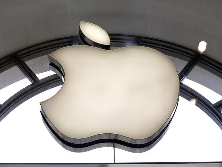 Apple wird als erstes US-Unternehmen an der New Yorker Börse mit über zwei Billionen US-Dollar gehandelt.