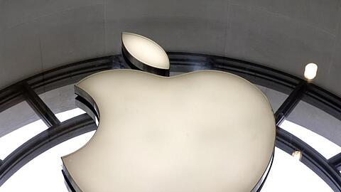 Apple wird als erstes US-Unternehmen an der New Yorker Börse mit über zwei Billionen US-Dollar gehandelt.