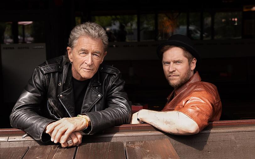 Zwei "Seelenverwandte": Peter Maffay (links) und sein langjähriger Kumpel Johannes Oerding haben mit "Nashville" ihr erstes gemeinsames Album aufgenommen. Zwei "Seelenverwandte": Peter Maffay (links) und sein langjähriger Kumpel Johannes Oerding haben mit "Nashville" ihr erstes gemeinsames Album aufgenommen.
