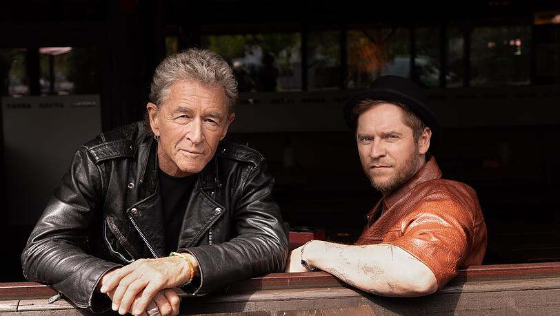 Zwei "Seelenverwandte": Peter Maffay (links) und sein langjähriger Kumpel Johannes Oerding haben mit "Nashville" ihr erstes gemeinsames Album aufgenommen. Zwei "Seelenverwandte": Peter Maffay (links) und sein langjähriger Kumpel Johannes Oerding haben mit "Nashville" ihr erstes gemeinsames Album aufgenommen.