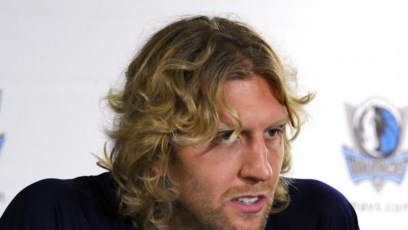 Dirk Nowitzki hofft auf eine WM-Wildcard für Deutschland. Dirk Nowitzki hofft auf eine WM-Wildcard für Deutschland.