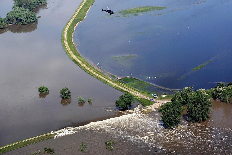 Deichbruch bei Fischbeck in Sachsen-Anhalt - Aktuelle Bilder vom Hochwasser