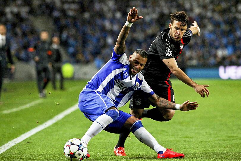 JUAN BERNAT - NOTE 4 - Probleme auf seiner linken Seite gegen Quaresma &ndash; sah Gelb wegen Haltens (16.). Wurde defensiv sehr gebunden. Kam erst Mitte der ersten Hälfte ins Spiel &ndash; wie der Rest der Mannschaft.