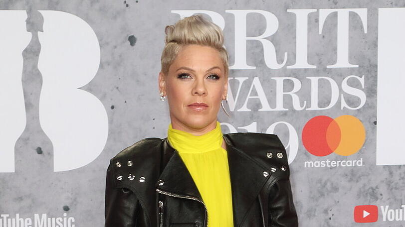 Auch auf dem roten Teppich darf eine rockige Lederjacke nicht fehlen: Pink bei den Brit Awards 2019 in London