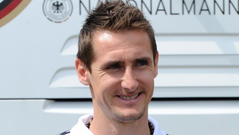 Darf wohl im Auftaktspiel in der Startformation ran: Miroslav Klose. Darf wohl im Auftaktspiel in der Startformation ran: Miroslav Klose.
