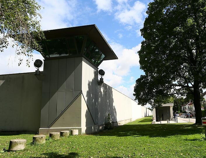 Der neue Hochsicherheitsgerichtssaal in Stadelheim. Die Bilder von der Einweihung!