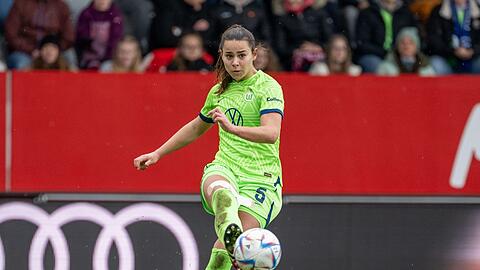 Lena Oberdorf im Stadion.