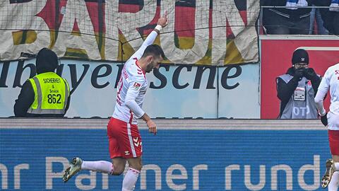 Sargis Adamyan schockt den Hamburger SV früh.