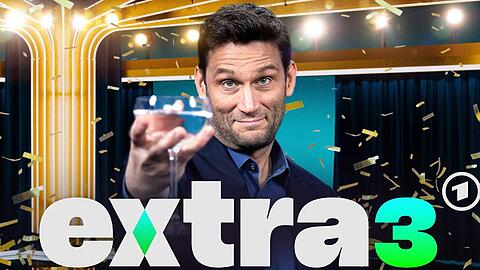 "50 Jahre extra 3 - Die Show": Christian Ehring moderiert eine einmalige Geburtstagsshow mit dem aktuellen "extra 3"-Ensemble und prominenten G&auml;sten aus der deutschen Satire- und Comedylandschaft.