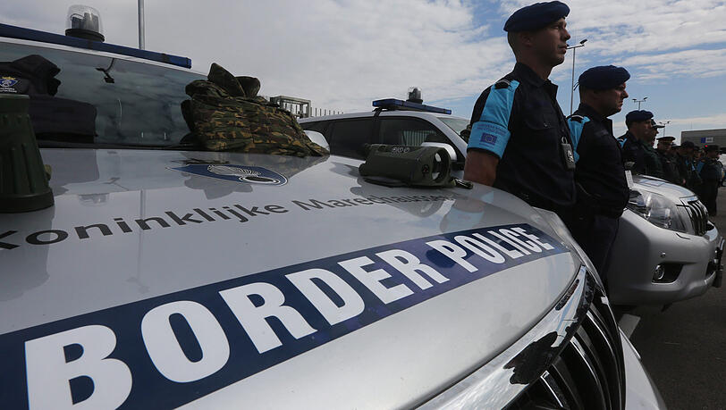 Polizeibeamte an der bulgarisch-türkischen Grenze. Geht es nach den Forderungen Österreichs, sollen dort bald auch Soldaten Dienst tun. Polizeibeamte an der bulgarisch-türkischen Grenze. Geht es nach den Forderungen Österreichs, sollen dort bald auch Soldaten Dienst tun.