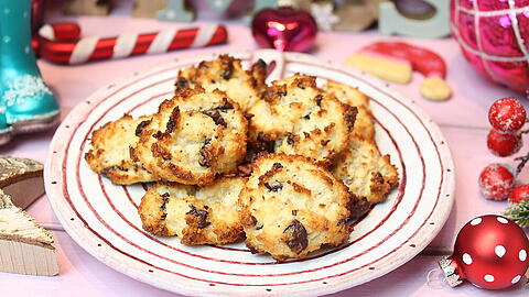 Low-Carb-Kokosmakronen aus "Happy Carb: Fröhliche Low-Carb-Weihnachten"