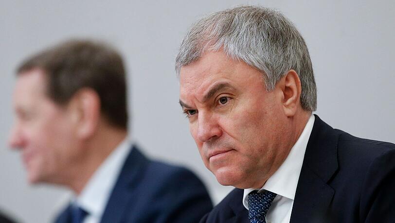 Russlands Parlamentschef Wjatscheslaw Wolodin droht der Ukraine mit Massenvernichtungswaffen. (Archivbild)