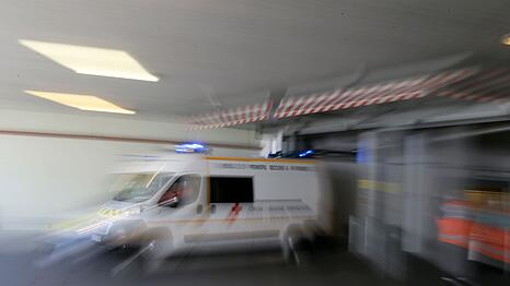 Rettungskr&auml;fte konnten vor Ort nur den Tod der beiden Kleinkinder feststellen. (Symbolbild)