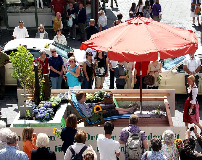 Der Gärtnerjahrtag geht auf ein Gelübde nach der Pestzeit im 17. Jahrhundert zurück. Bis heute wird es bei der heiligen Gertrud von Nivelles, der Schutzpatronin der Gärtner abgelegt. Das Gärtnerfest gehört mit Metzgersprung und Schäfflertanz zu den ältesten Brauchtümern der Stadt München.