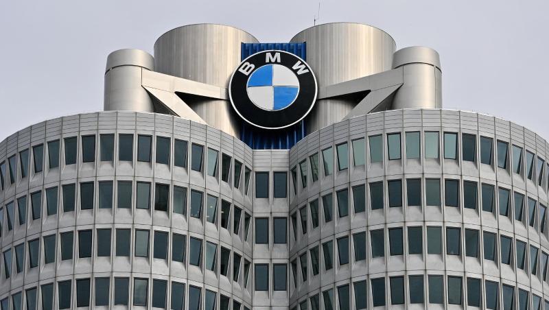 Das Logo von BMW prangt an der Konzernzentrale.