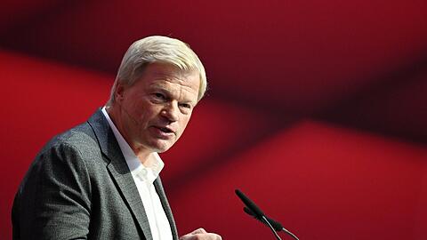 "Von mir aus kann das immer so weitergehen, ich kann mir gar keinen anderen Meister vorstellen", sagt Bayern-Boss Kahn.