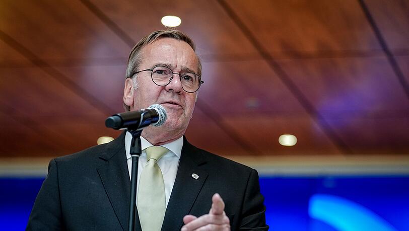 Verteidigungsminister Pistorius bei Pressekonferenz in Kanada. Verteidigungsminister Pistorius bei Pressekonferenz in Kanada.
