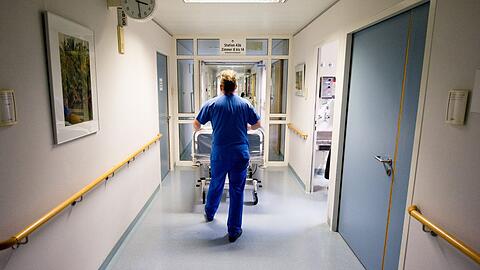 Gegen den Pflegemangel: Die MVHS bietet ab diesem September wieder Kurse an.