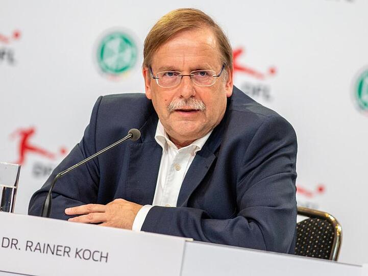 Der Präsident des Bayerischen Fußball-Verbandes (BFV), Rainer Koch, spricht. Foto: Andreas Gora/dpa/Archivbild