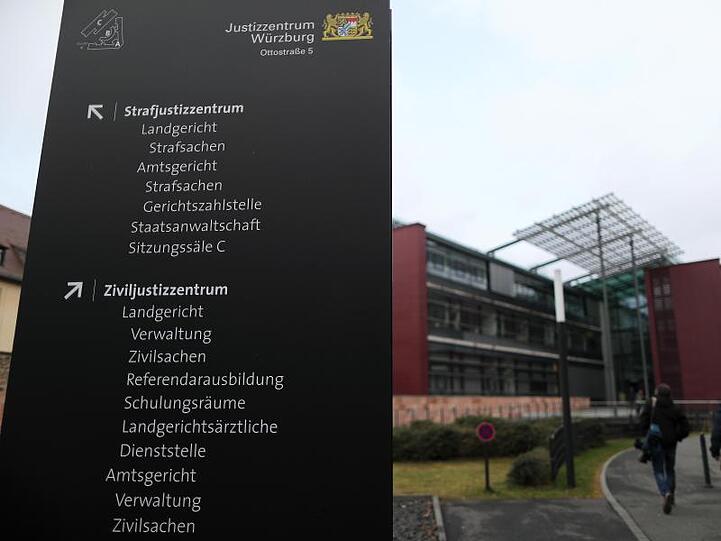 Blick auf das Landgericht in Würzburg (Bayern). Foto: Daniel Karmann/Archiv