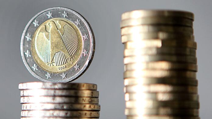 Dem Bund stehen der Prognose zufolge im kommenden Jahr rund 377,3 Milliarden Euro zur Verfügung.