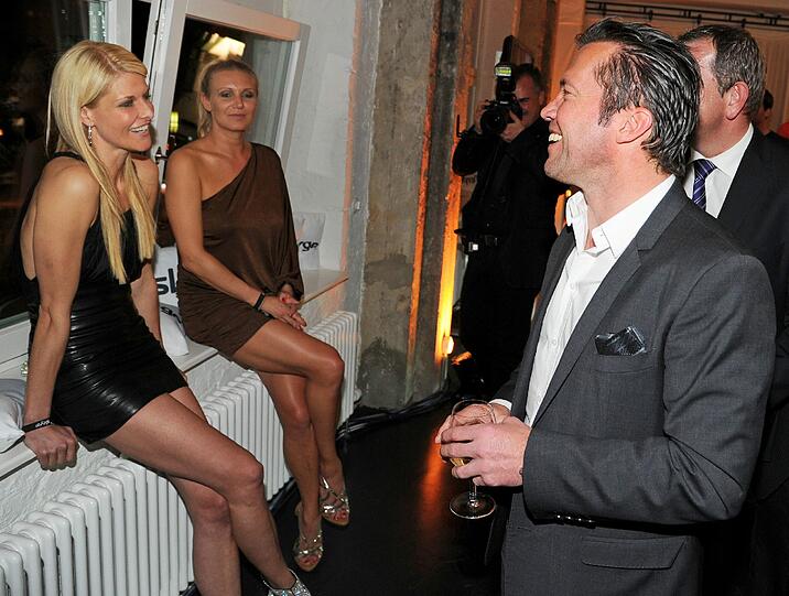 Lothar Matthäus auf Beutejagd? Hier flirtet Loddar mit Ex-Turnerin Magdalen Brzeska und Moderatorin Natascha Grün.