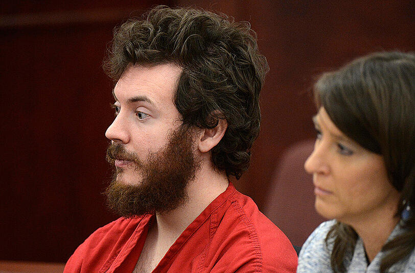 Der angeklagte Amokläufer James Holmes und seine Pflichtverteidigerin Tamara Brady während des Prozesses.
