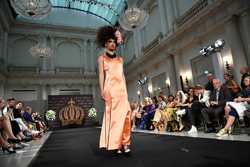 Harald Glööckler hat auf der Berlin Fashion Week seine neue Kollektion präsentiert.