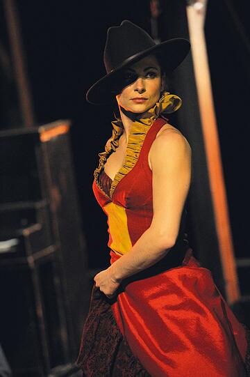 Cirque Eloize: "Saloon" auf dem Tollwood