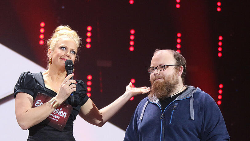 Andreas Kümmert beim ESC-Vorentscheid mit Moderatorin Barbara Schöneberger Andreas Kümmert beim ESC-Vorentscheid mit Moderatorin Barbara Schöneberger