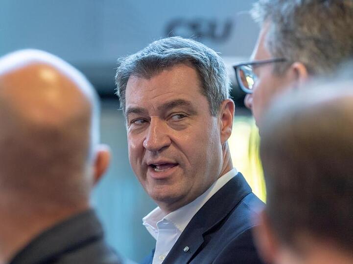 Markus Söder (M), CSU-Parteivorsitzender und Ministerpräsident von Bayern. Foto: Peter Kneffel/dpa