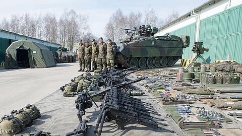 Eine bessere Ausrüstung der Bundeswehr ist Ziel der Regierung. (Archivbild)