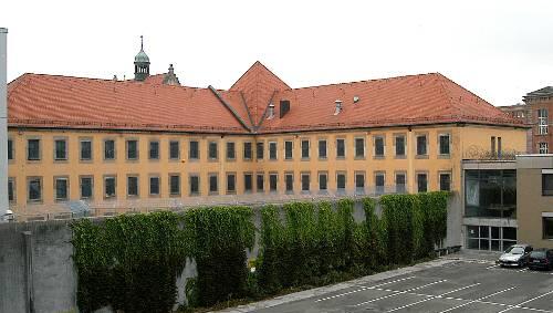 Aus der JVA Nürnberg sind am Montag zwei Häftlinge geflohen Aus der JVA Nürnberg sind am Montag zwei Häftlinge geflohen