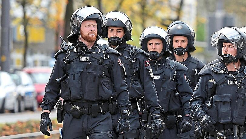 Die Polizei musste am Montagnachmittag eine Schlägerei verhindern. (Symbolbild)