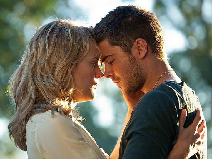 Beth (Taylor Schilling) und Logan (Zac Efron) kommen sich mit jedem Tag näher, doch Logan verrät nicht, was ihn nach Louisiana verschlagen hat.