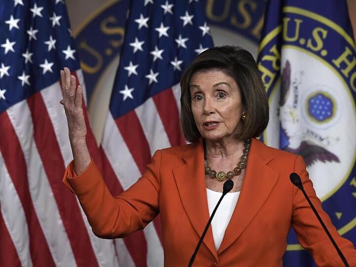 Nächste Stufe im Impeachment-Verfahren gezündet: Die demokratische Trump-Gegenspielerin Nancy Pelosi bei einer Pressekonferenz in Washington.
