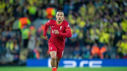 Wohin führt der Weg des FC Bayern? Seit dem Triple 2020 geht die Erfolgskurve nach unten, genauso die Qualität des Kaders. Für diesen Qualitätsverlust sinnbildlich: Ex-Bayer Thiago.