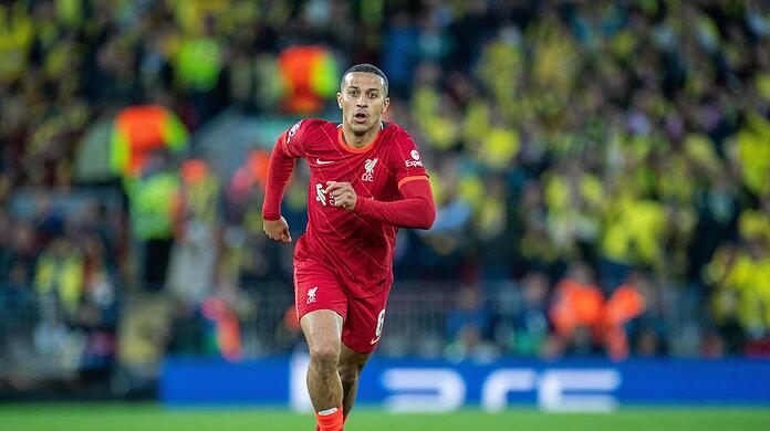 Wohin führt der Weg des FC Bayern? Seit dem Triple 2020 geht die Erfolgskurve nach unten, genauso die Qualität des Kaders. Für diesen Qualitätsverlust sinnbildlich: Ex-Bayer Thiago.
