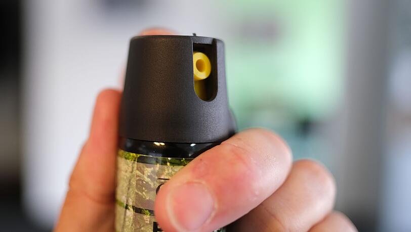 Der Täter soll das Pfefferspray ziellos im Gebäude verteilt haben. (Symbolbild)
