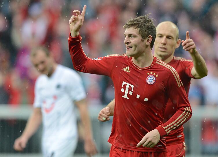 Toni Kroos freut sich über sein Tor