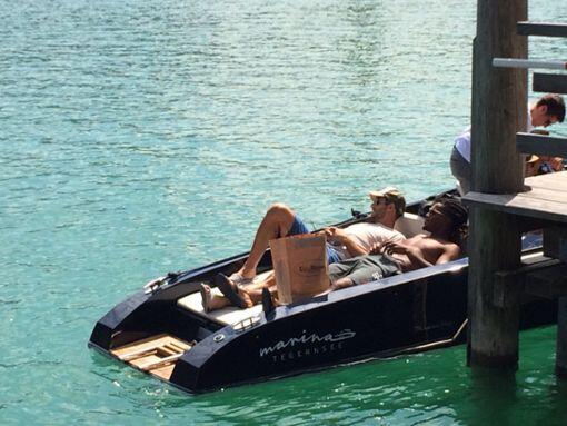 Thiago, Javi Martínez und Renato Sanches am Dienstagmittag mit einer kleinen Bootstour auf dem Tegernsee.